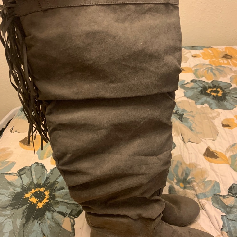 Boots - Picture 2 of 8